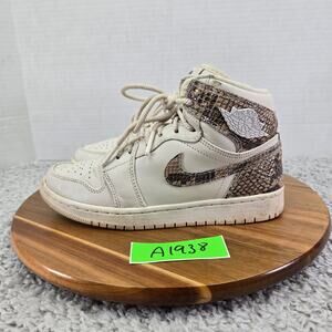 Jordan 1 Retro High Premium Womens 7 White Phantom Snake Print Casual Sneaker